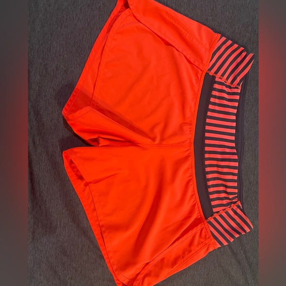 Lululemon shorts size 4, 2’5inches, high rise - Picture 2 of 3